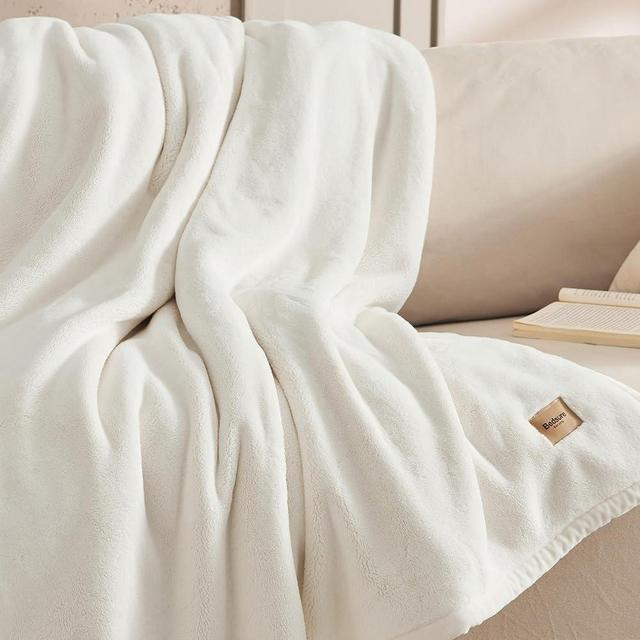 Bedsure Fleece King Size Blanket for Bed - Warm, Cozy, Soft & Thick Blanket for Winter, Heavy 500Gsm Anti-Static Design, Ideal for Couch & Sofa, Cream, 108x90 Inch