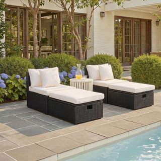 Pramla Outdoor Sette with Ottoman