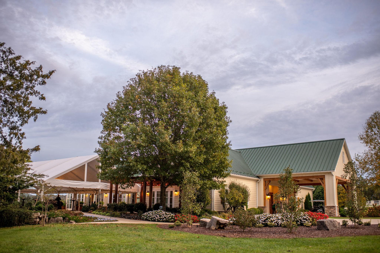 The Wedding Website of Sydney White and Conor Franklin