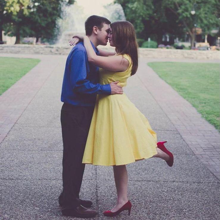 Engagement photos.
Beauty and the Beast inspired.

Photos by Olivia Logan Photography.