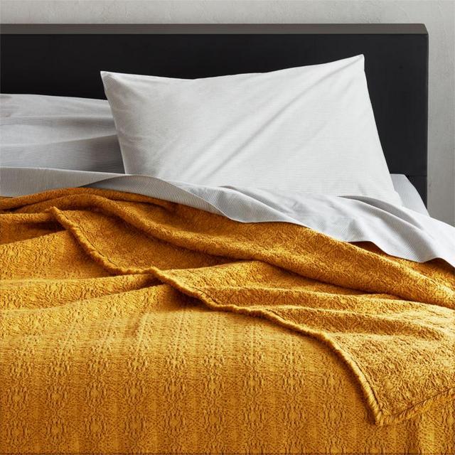Prelada Golden Full/Queen Blanket