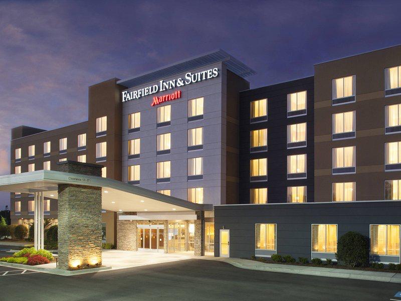 The Wedding Website of Omari Yassa and Barbara Muhemedi