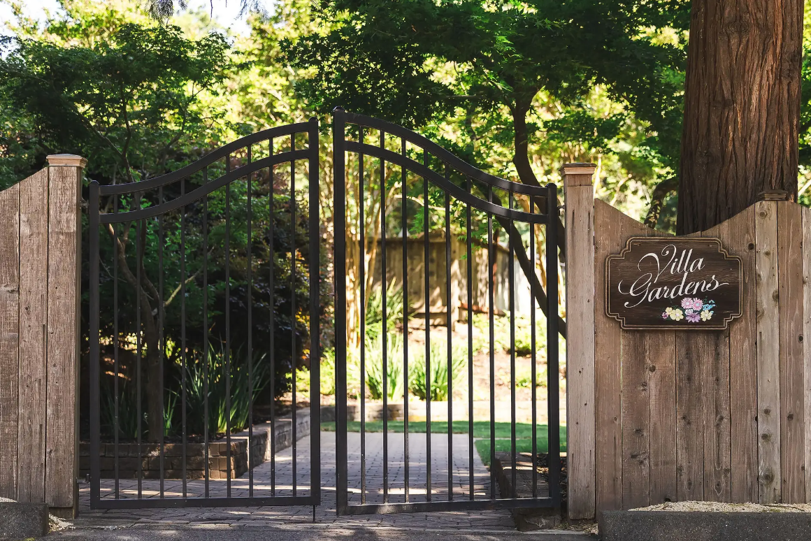 The Wedding Website of Stephanie Bodisco and Joshua Yarnell