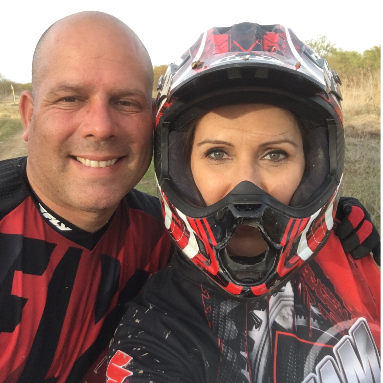 Getting into some Texas dirt on Wilfredo's ATV./Entrando en un poco de tierra de Texas en el ATV de Wilfredo.