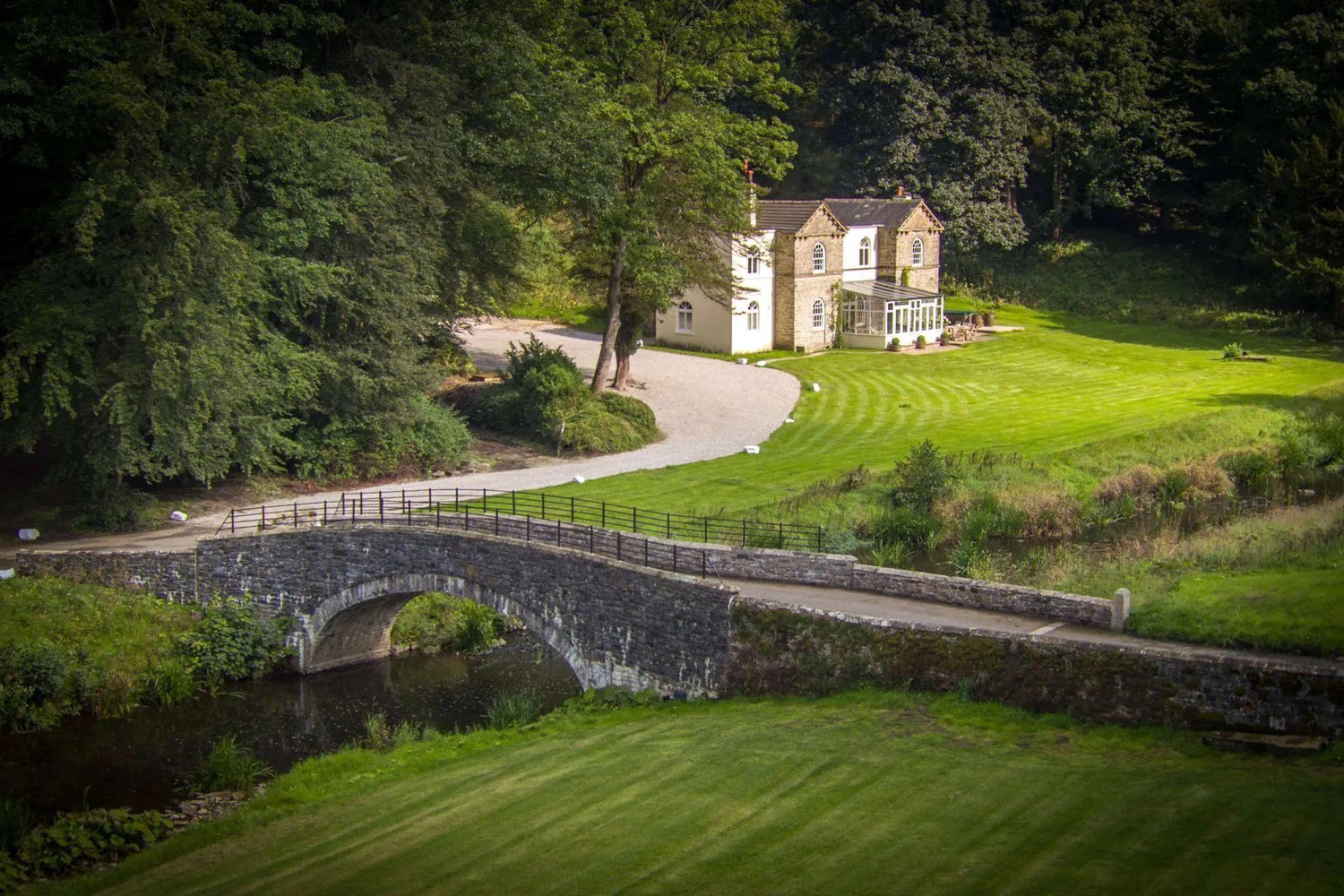 The Wedding Website of Laura Callow and Joe Banks
