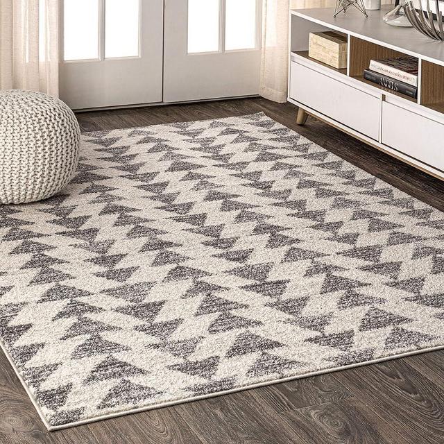 JONATHAN Y MOH206B-4 Aisha Moroccan Triangle Geometric Indoor Farmhouse Area-Rug Bohemian Minimalistic Easy-Cleaning Bedroom Kitchen Living Room Non Shedding, 4 X 6, Cream,gray
