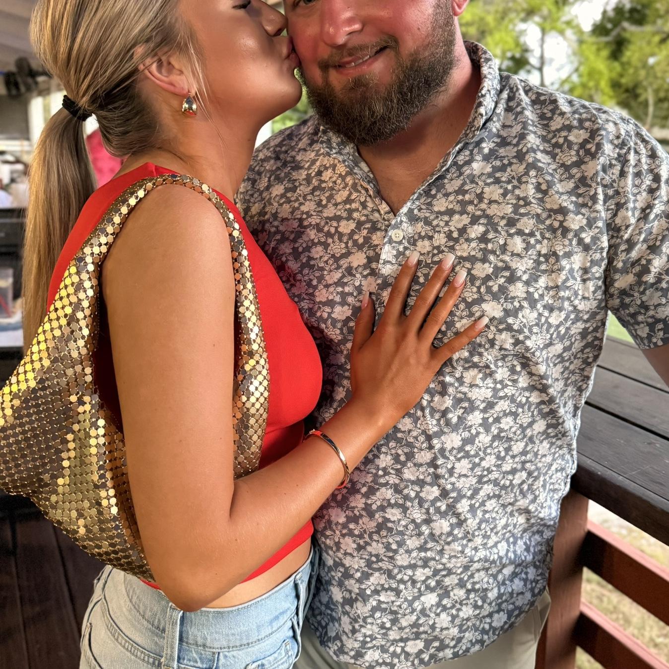 😘