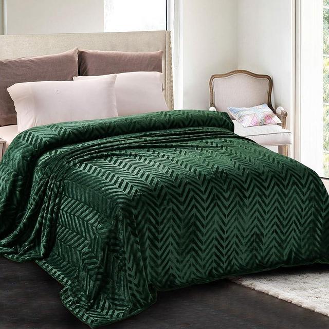 Whale Flotilla Flannel Fleece Twin Size Bed Blanket, Twin XL Lightweight Breathable Soft Bedspread Plush Fluffy Coverlet Chevron Design Decorative Blanket for All Season, 90x66 Inch, Emerald Green