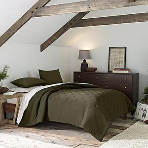 ED Ellen DeGeneres Marina King Quilt in Evergreen