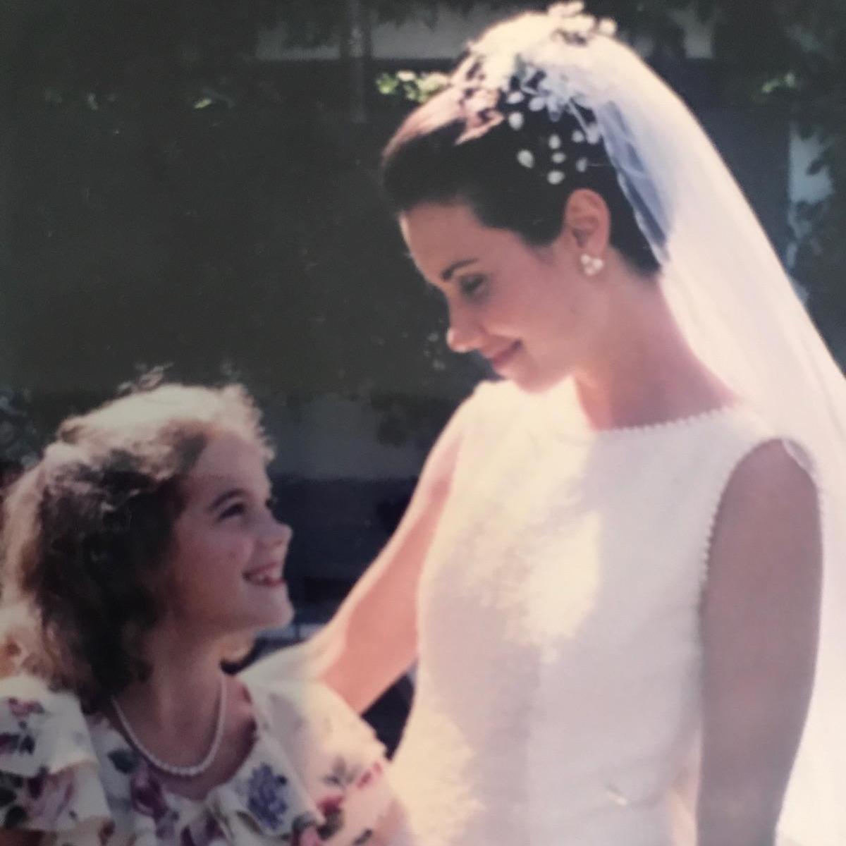 Amanda with bridesmaid Alice Gunas on her wedding day!