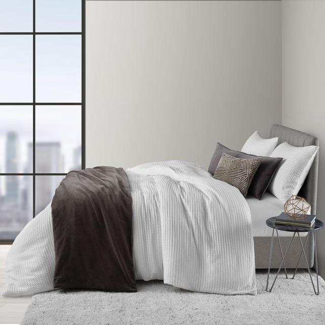O&O by Olivia & Oliver™ Waffle Full/Queen Duvet Cover Set in White