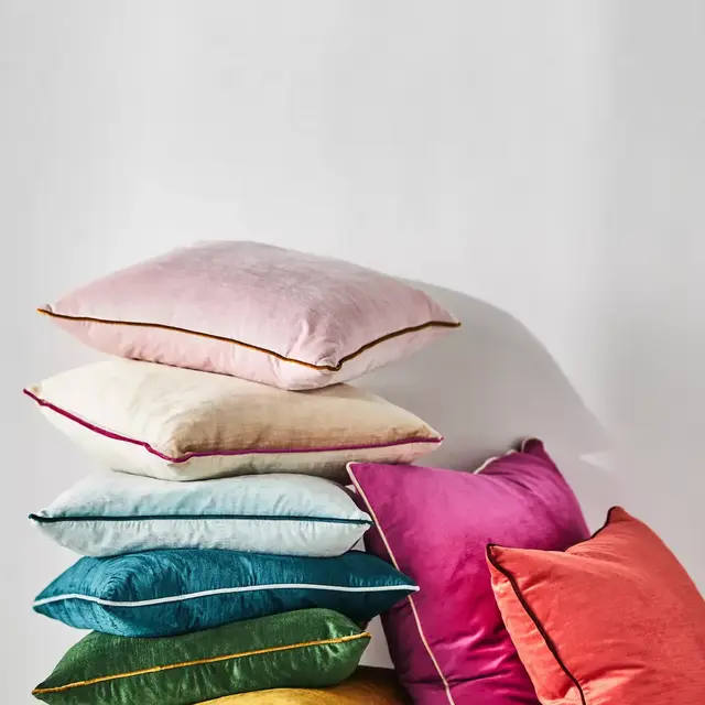 Adelina Velvet Pillow in Green 22x22"