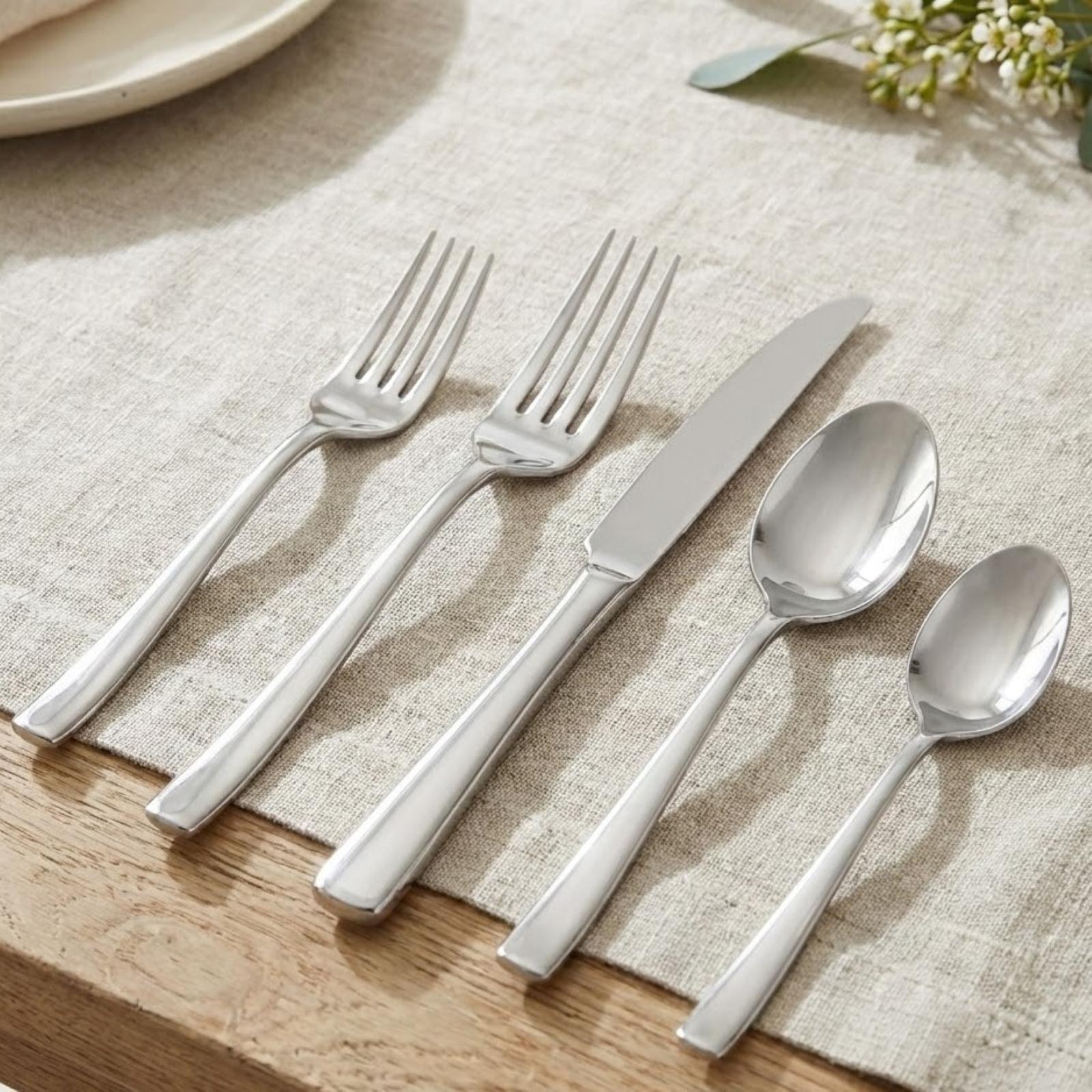 Oneida Pearce Set Posate 20 Pezzi In Acciaio Inox 18/10 - Finitura A Specchio, Design Semplice Ed Elegante, Lavabile In Lavastoviglie, Garanzia A Vita