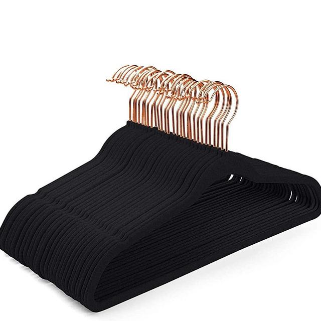 Premium Velvet Hangers Non-Slip Velvet Hangers 100 Pack Suit Hangers Ultra Thin Space Saving 360 Degree Swivel Hook Clothes Hangers Velvet for Coats,Jackets,Pants,Dress，Black Hanger