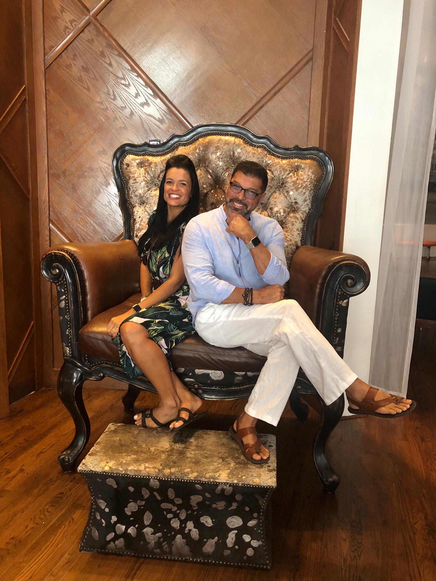 Zé Miguel...Does this chair make me look skinny?!