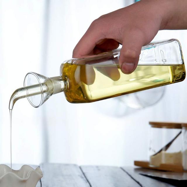 LandHope Oil Bottle Glass Olive Oil Dispenser Bottle Glass Cooking Oil Vinegar Measuring Dispenser with Spout for Kitchen and BBQ (500 ml/17 oz)