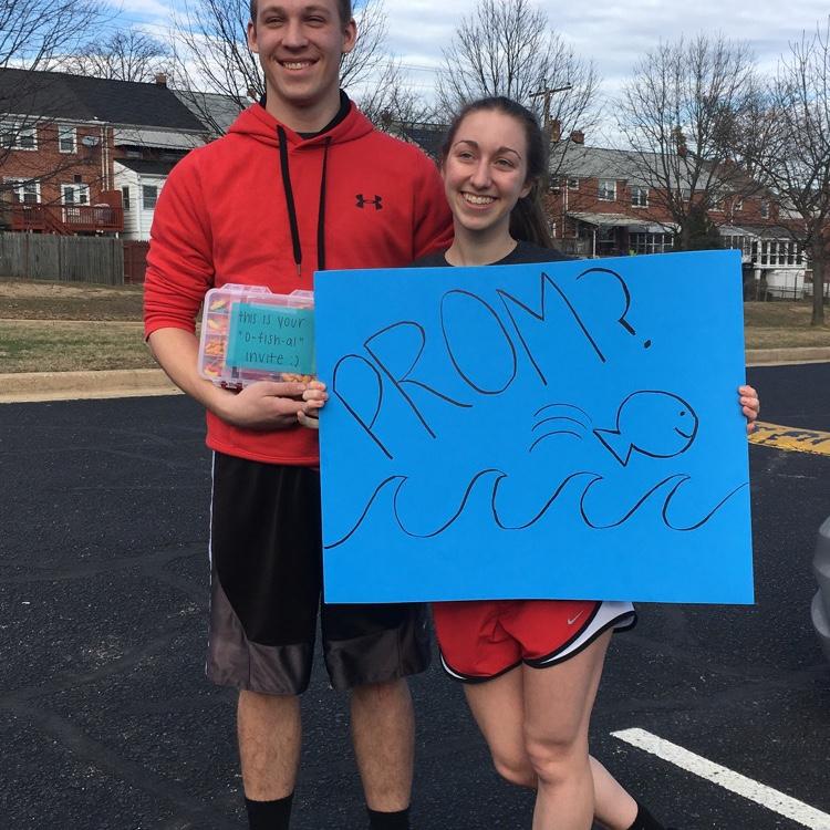 Prom-posal time! Chase’s “o-fish-al” invite!