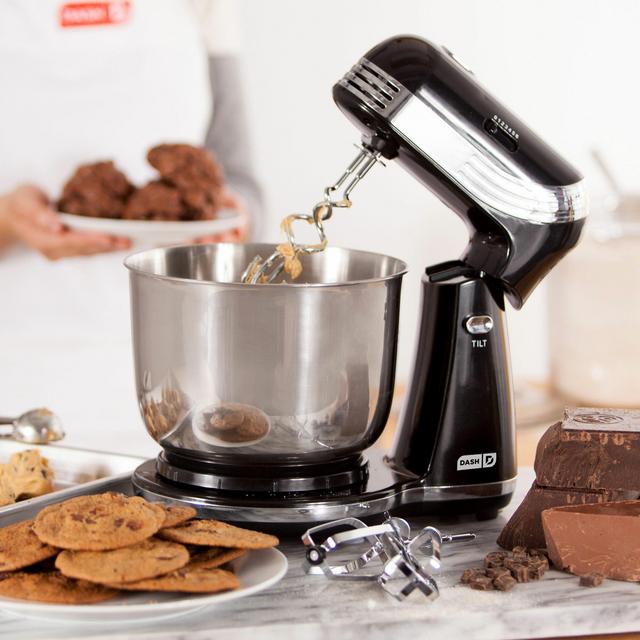 KitchenAid Artisan Series Tilt-Head 10 Speed 5 Qt. Stand Mixer- KSM150PSAC includes Dough Hook