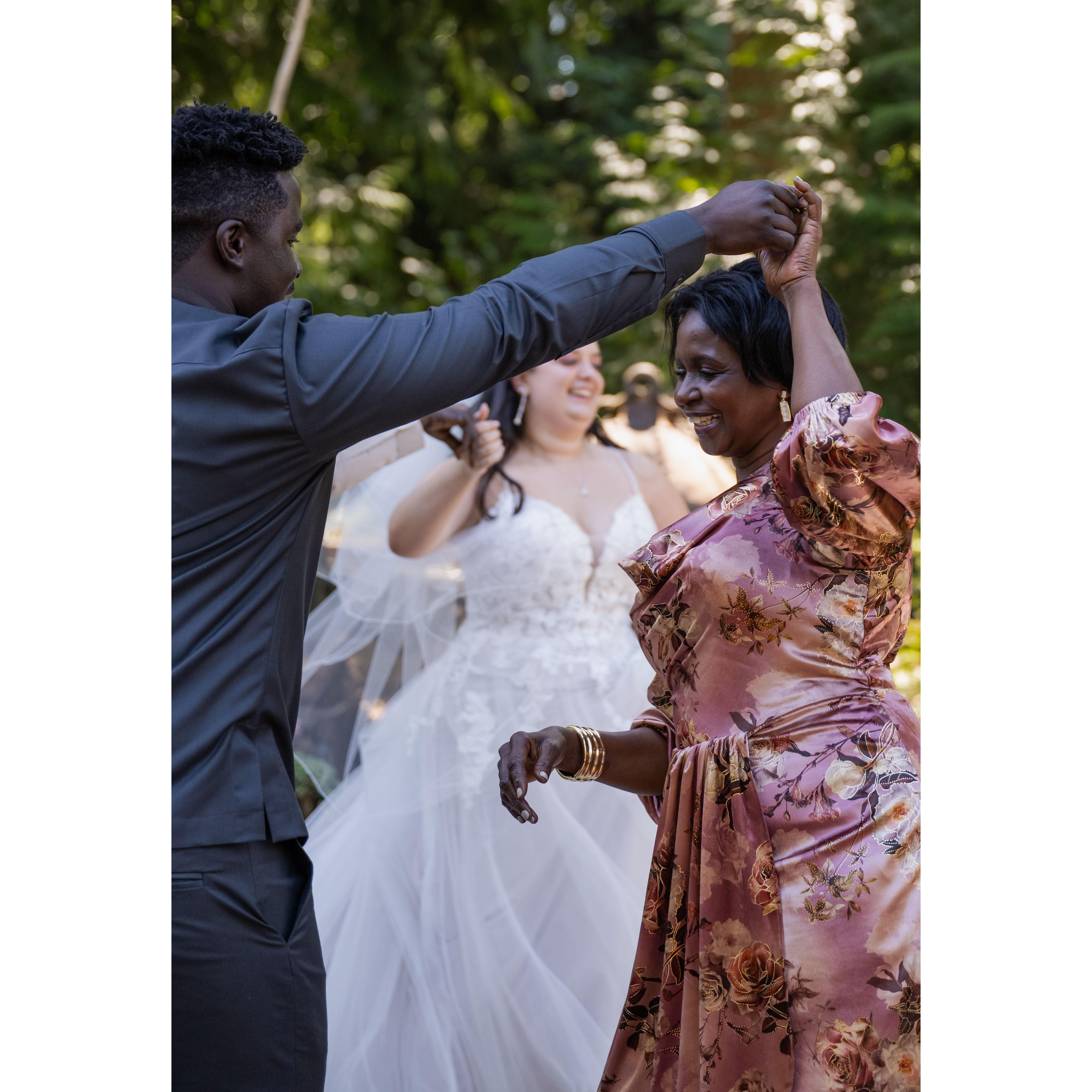 Dance with Mom and Dad Makumpa