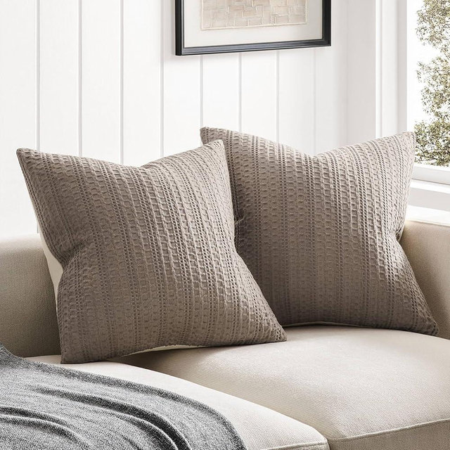 ZeeMart 100% Cotton Waffle Textured Throw Pillow Covers Set of 2, 20x20 Inch Cocoa Brown, Soft Farmhouse Decorative Couch Pillow Cases Brown Cushion Covers for Sofa Bed Living Room Home Decor
