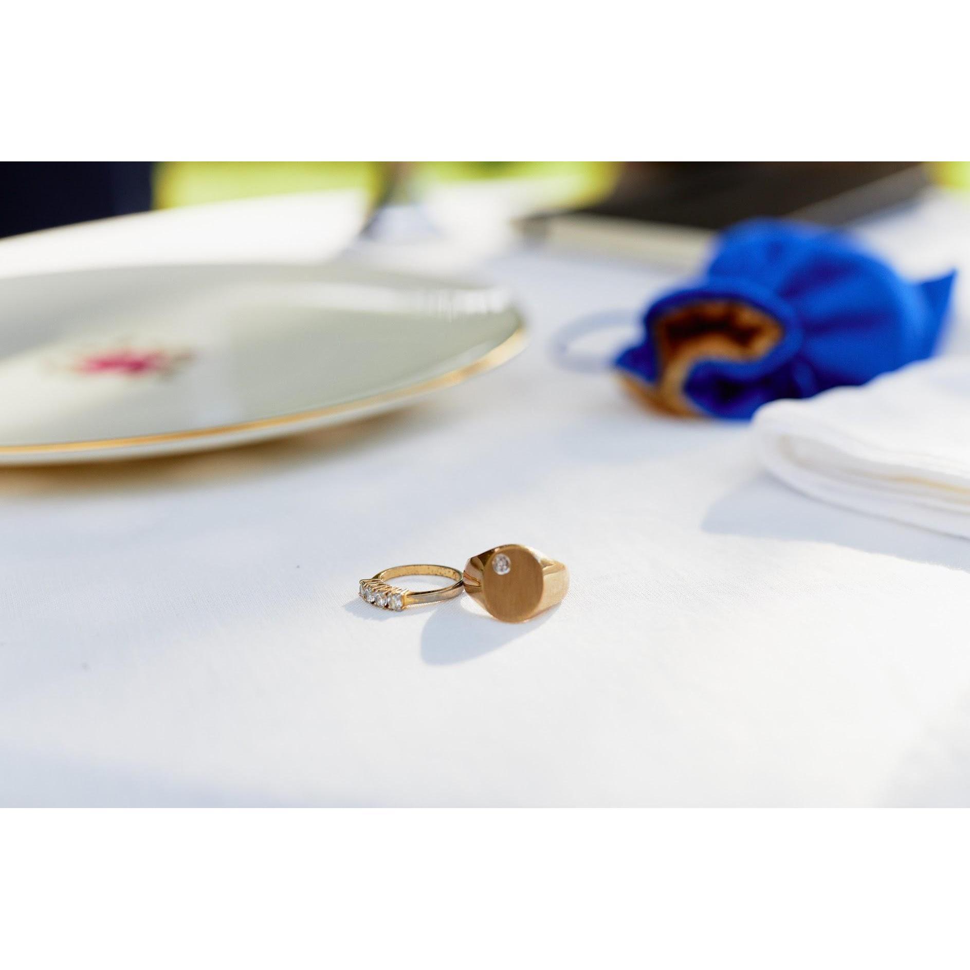 The table under the chuppah held items from loved ones who are no longer with us. Plate (Grandma Rose), Diamond Ring (Grandma Natalie), Gold Ring (Grandma Edith), handkerchief (Grandpa David)