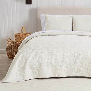 Clara 3-Piece Oversized Medallion Quilt Set