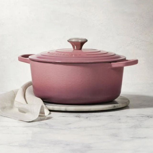 Signature Round Dutch Oven