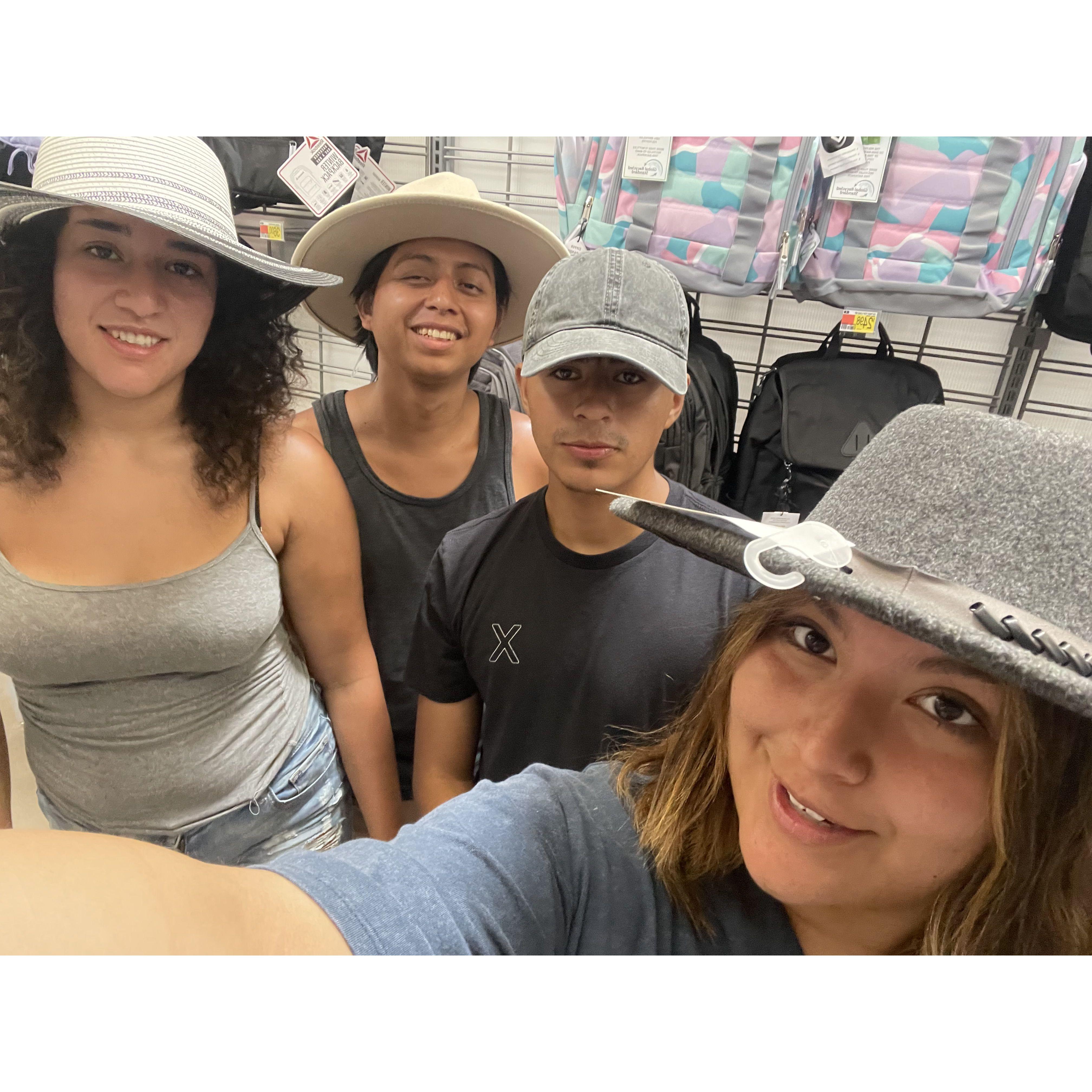 First time we went camping together with friends | La primera vez que fuimos a acampar juntos con amigos