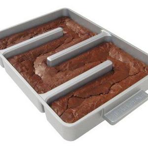 Baker's Edge Nonstick Edge Brownie Pan