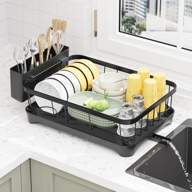 LIYI Dish Drying Rack,Adjustable Spout Design,Kitchen Dish Racks,Made of Iron Material,with Removable Draining Board,Suitable for Kitchen and Caravan Use Scenarios,Black
