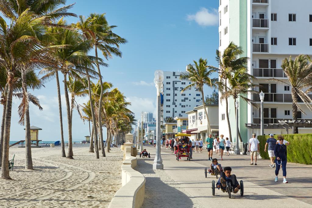 The Wedding Website of Nadine Louis and Daniel Hernandez