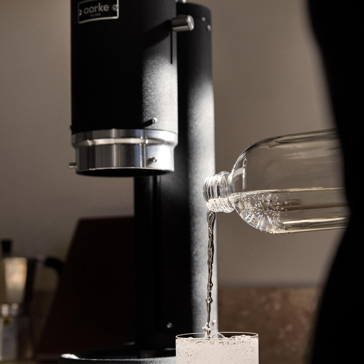 Aarke, Carbonator Pro with Co2 Cylinder | Zola
