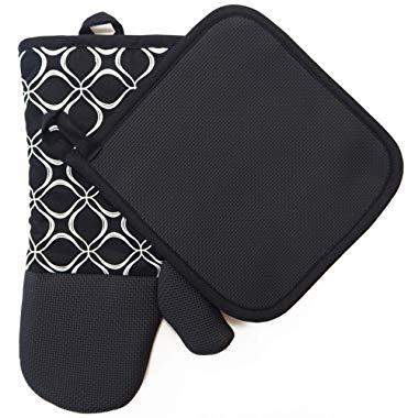 Shaped Oven Mitts and Pot Holders for Kitchen Set With Cotton Neoprene Silicone Non-Slip Grip,Heat Resistant, Set of 2 Oven Gloves for BBQ Cooking Baking, Grilling, Machine Washable (Black Neoprene)