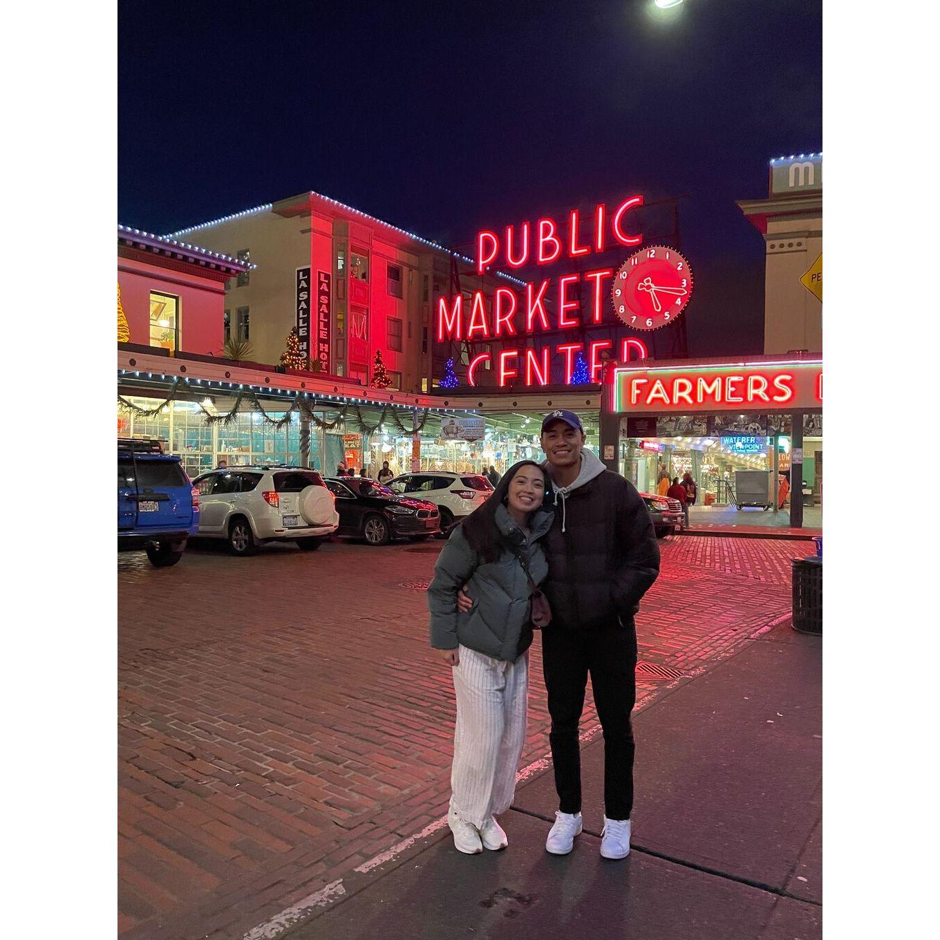 December 14, 2022: After enduring a perilous term in BCIT hell, we spent a weekend in Seattle on e-scooters and indulging in glutton and cheesecakes.