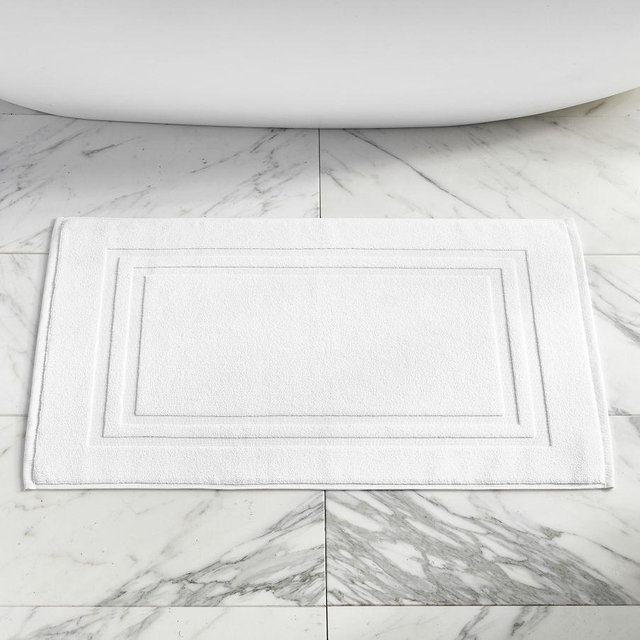 Retreat Essential Bath Mat, White, 20" x 31"
