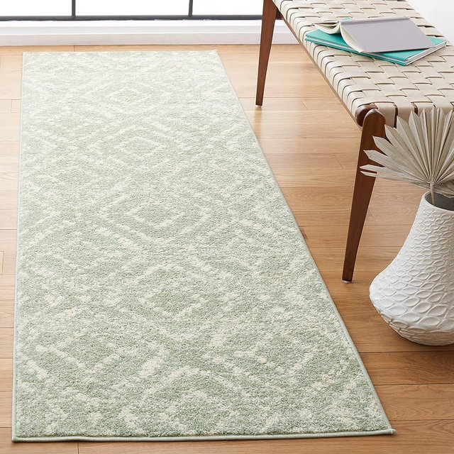 SAFAVIEH Adirondack Collection Runner Rug - 2'6" x 6', Green & Ivory, Modern Diamond Distressed Design, Non-Shedding & Easy Care, Ideal for High Traffic Areas in Living Room, Bedroom (ADR131Y)