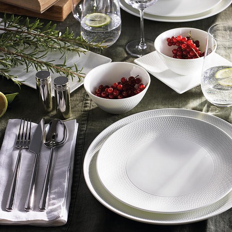  GIO 28センチプレート　4枚セット Wedgwood, Gio 4-Piece Place Setting, Service for 1 | Zola