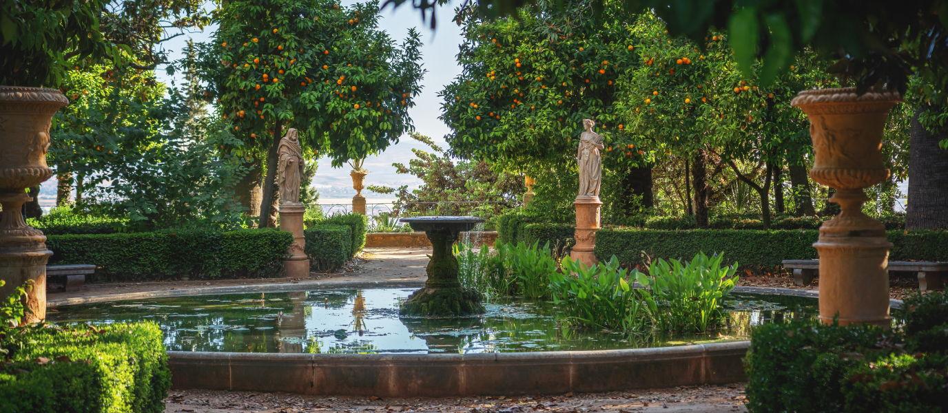 The Wedding Website of Lucia Villanueva Alonso and Jack Kelly