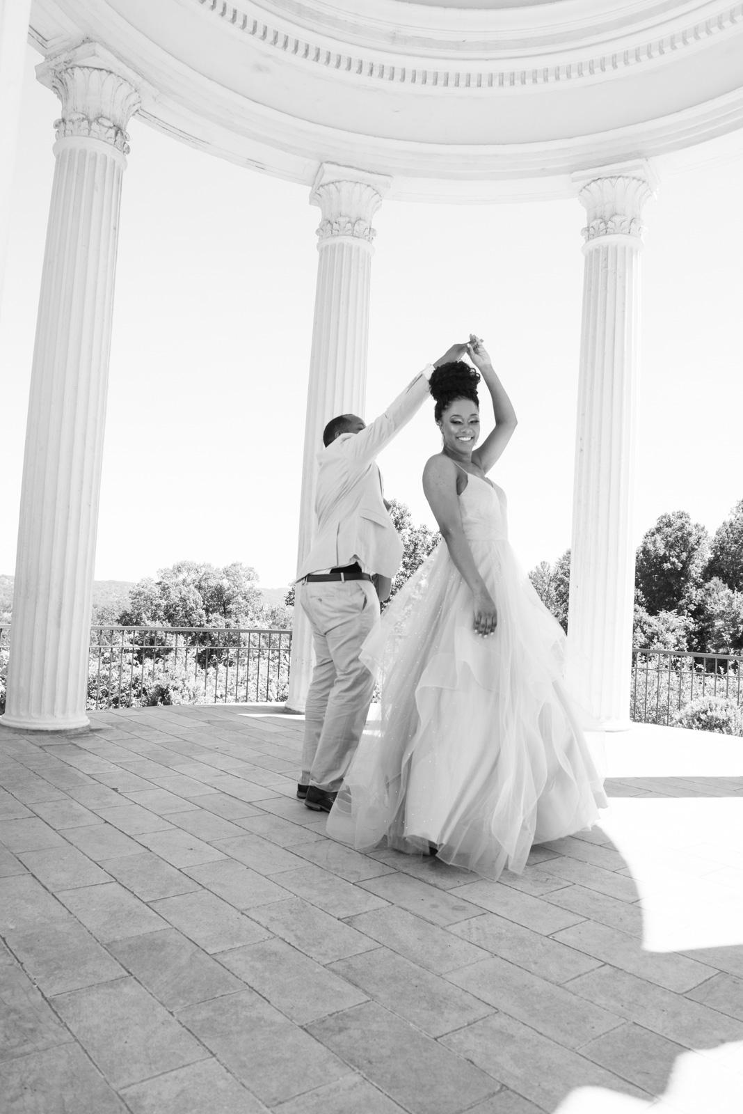 The Wedding Website of Jasmine Hendrix and Derek Farrior