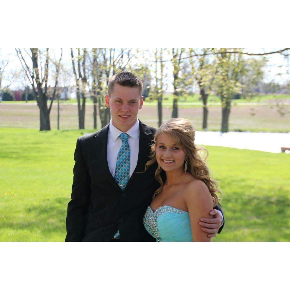 Junior Prom 2014

Masen 17 and Jess 16