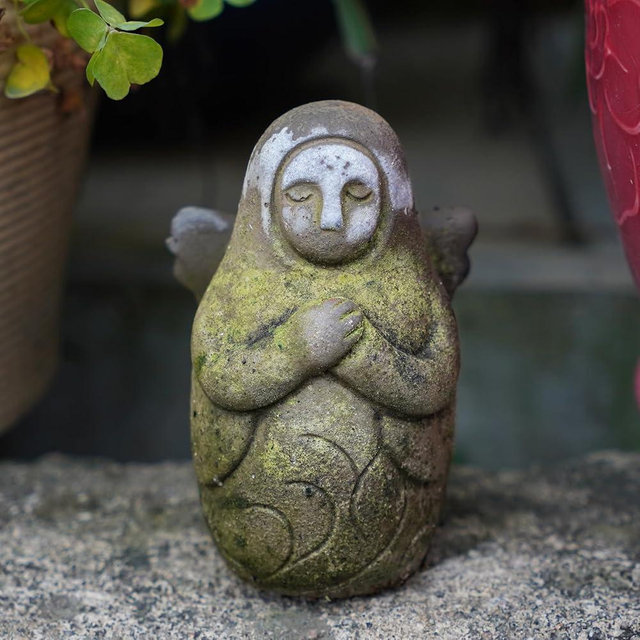 YUSNLAB Fantasy Goddess Sculpture with Warrior Sword,Hand-Painted Cement Statue for Aquarium Decor, Epic Fantasy Collectible for Desk and Game Room