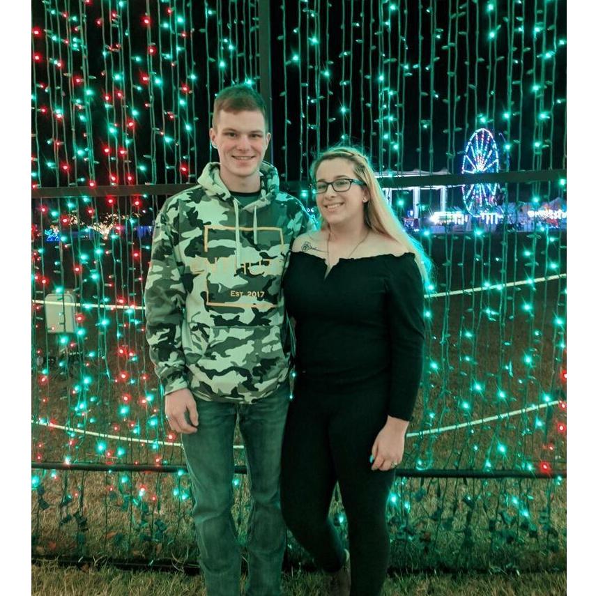 Mississippi Christmas light show, Minutes before Matt proposed