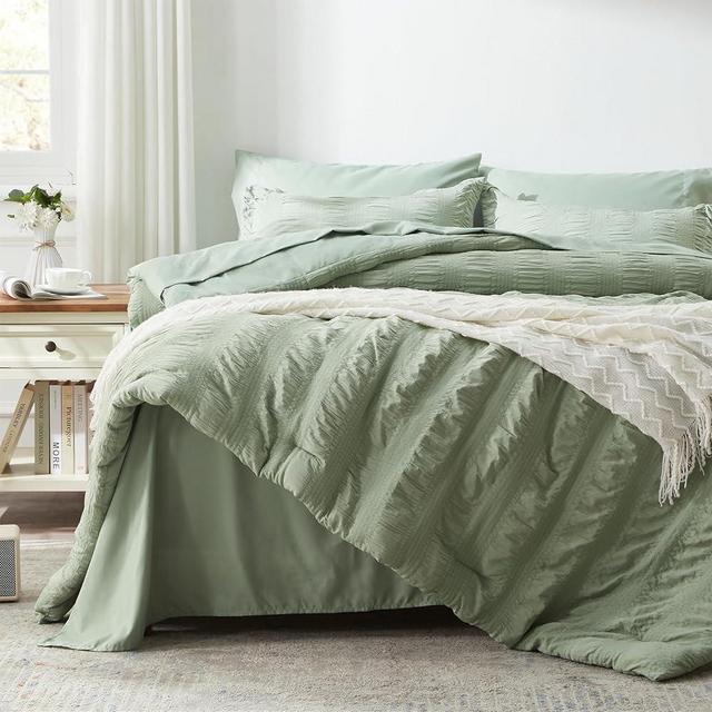 Zzlpp King Comforter Set 7 Pieces, Sage Green Seersucker Bed in a Bag with Comforter and Sheets, All Season Bedding Sets with 1 Comforter, 2 Pillow Shams, 2 Pillowcases, 1 Flat Sheet, 1 Fitted Sheet