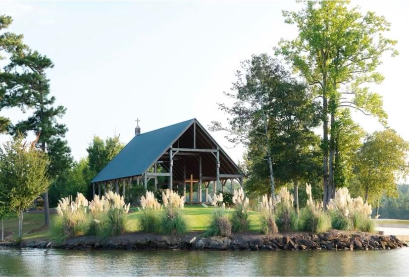 The Wedding Website of Lauren Adams and Gabe Broadus