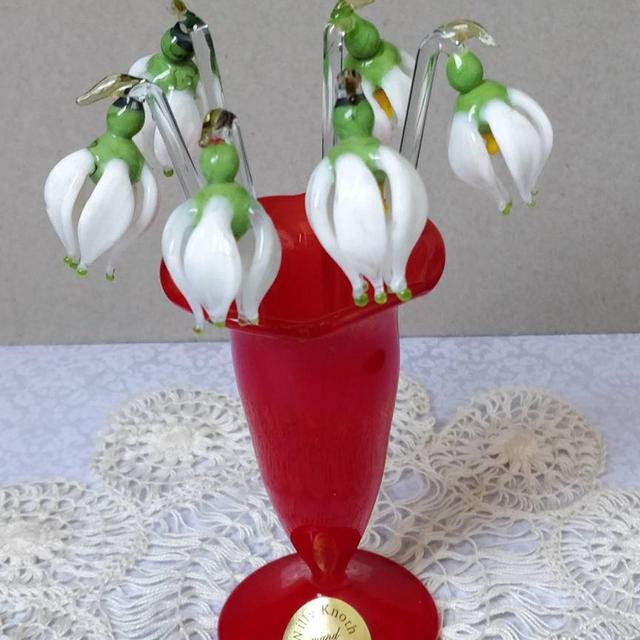 Gorgeous, glass Marchen cups (Bowlepiecker) in a red, delicate vase from Lauscha