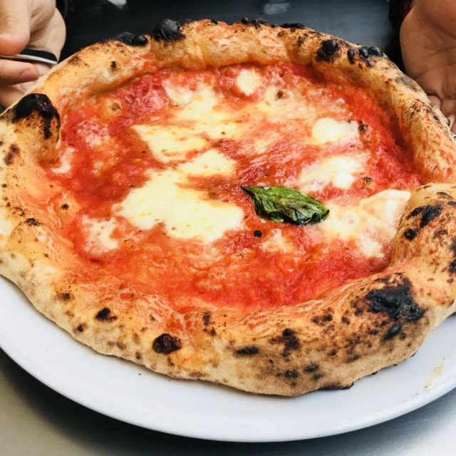 Italy Honeymoon: Pizza Lunch in Florence