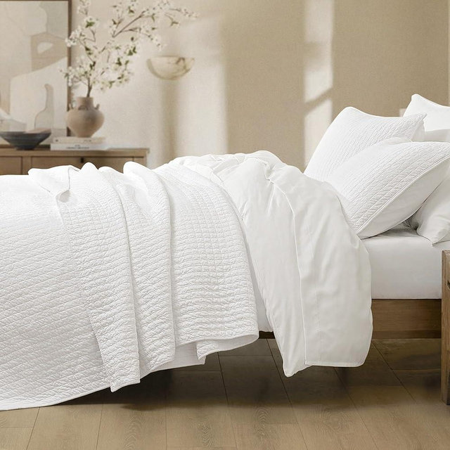 Wonderful 100% Cotton Jersey Knit Quilt - Rice Stitch White King Quilt with Two Pillow Shams - Soft & Breathable, All-Season Use, Hypoallergenic, Prewashed, Bedspread & Coverlet, 104"x94"