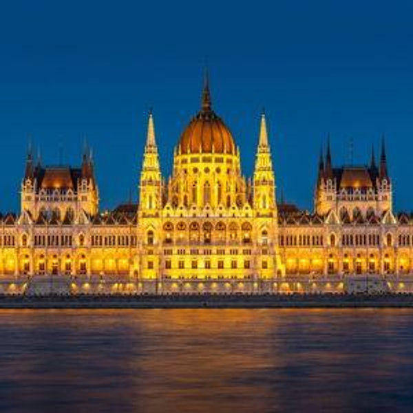 Prosecco Night Cruise on the Danube river in Budapest!