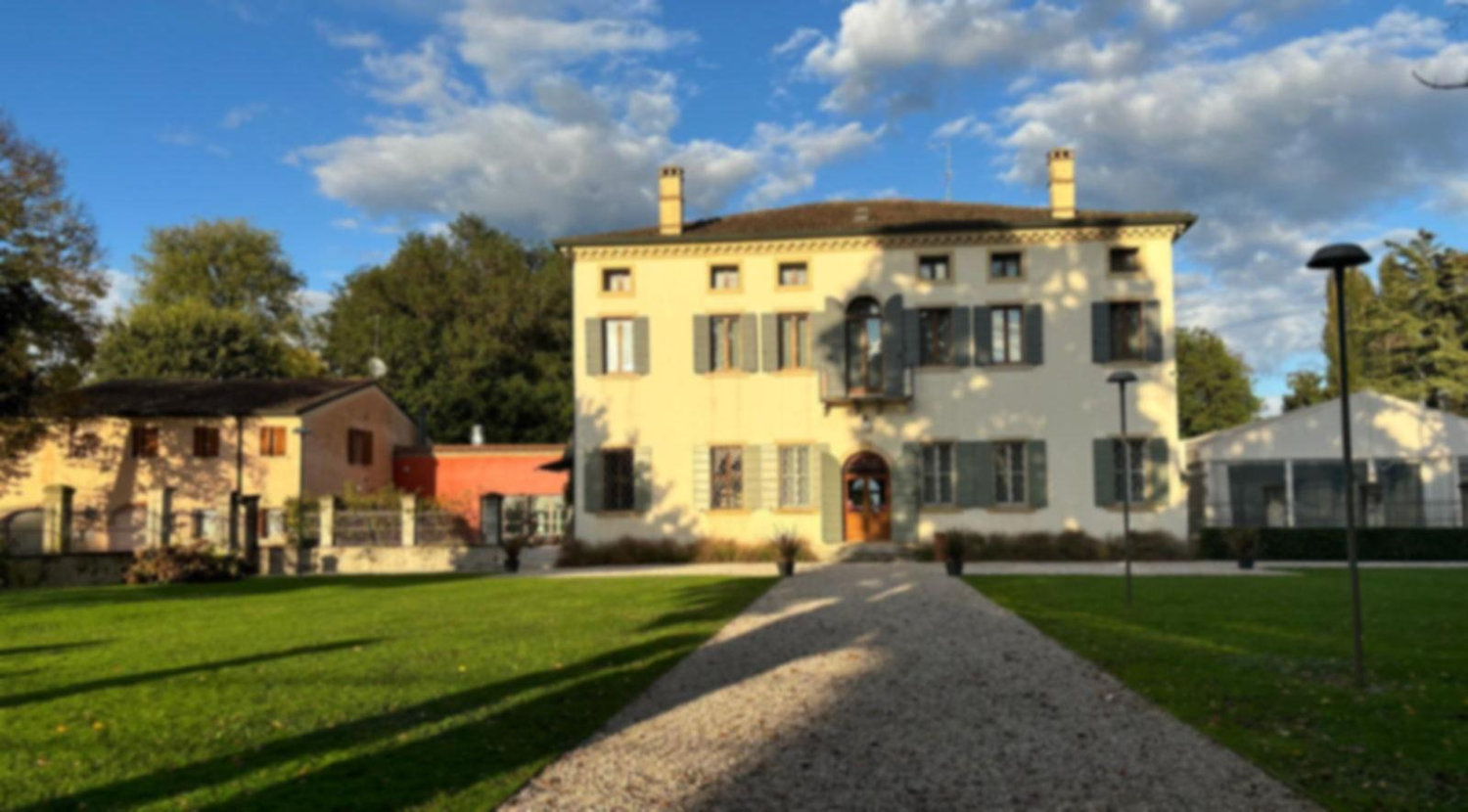 The Wedding Website of Lara Pentreath and Joshua Weatherley