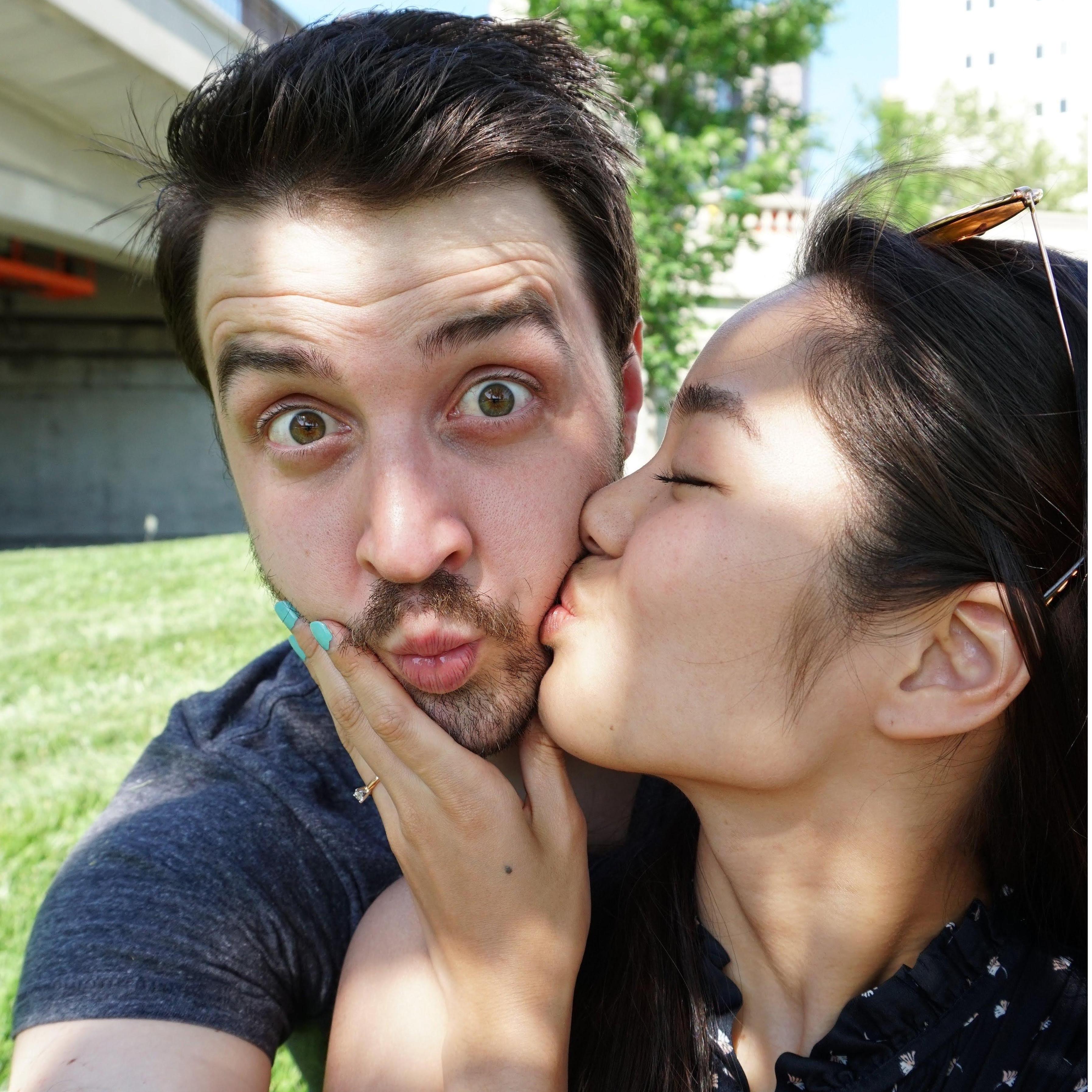 Hip Hip Hooray! We got engaged on the 19th of May, 2018!!!! Columbus, OH Spring 2018
2018年5月19日ブルースと紫芳子は正式に婚約しました。